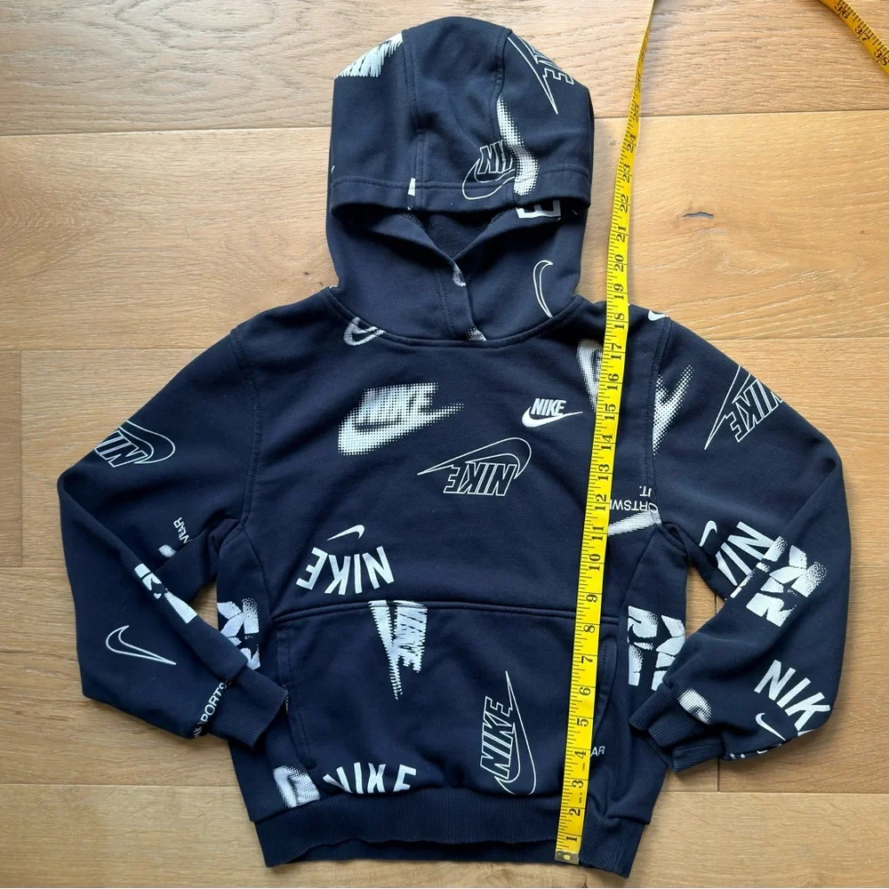 Nike sportswear swoosh
